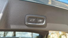 Volvo XC40 2.0 B3P Ultra Dark 5dr Auto Petrol Estate